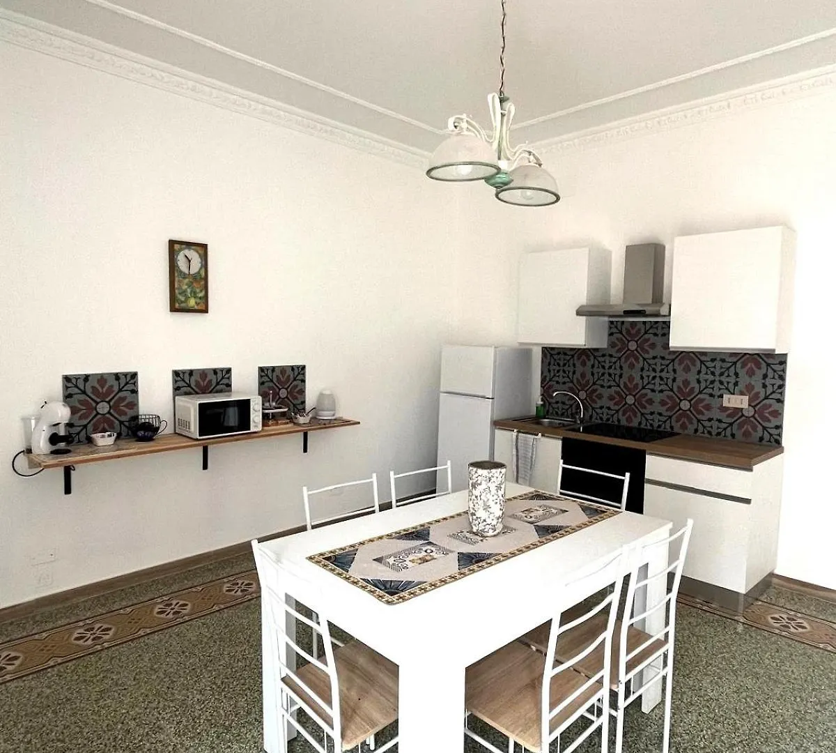 Casa Mari Holiday House パレルモ 0*,  イタリア